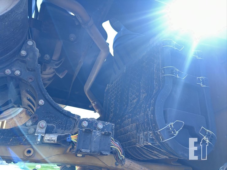 2011-caterpillar-140m2-awd-image-55