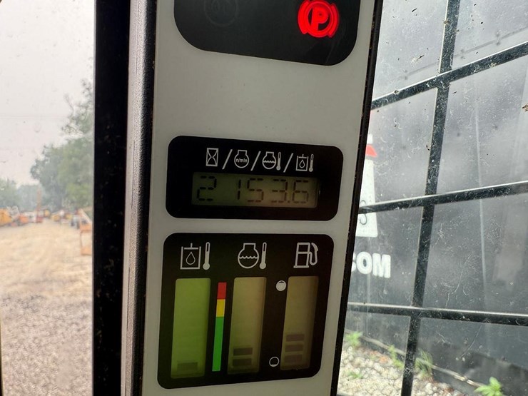 2019-new-holland-c232-image-23