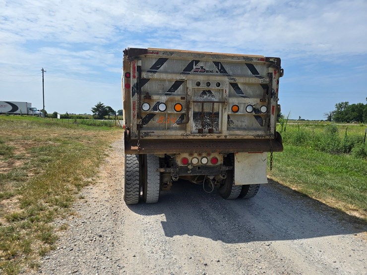 2002-mack-rd688s-image-13
