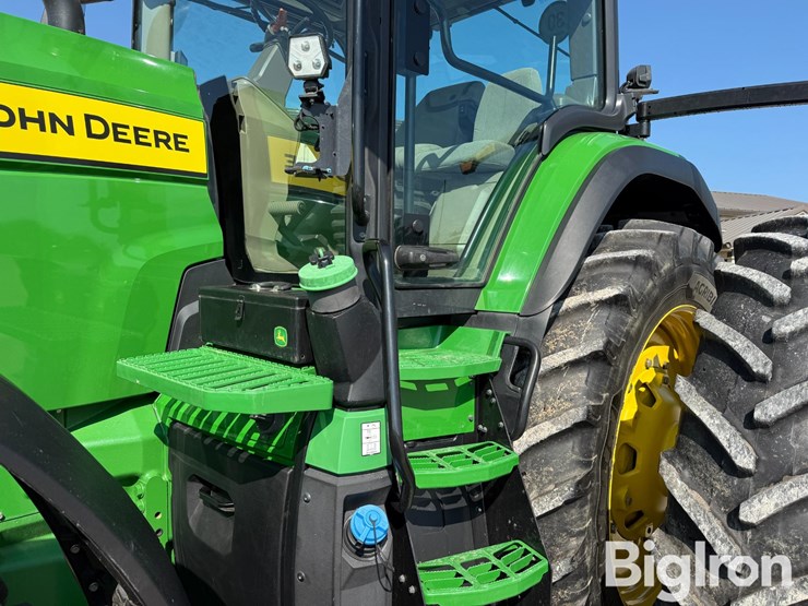 2024-john-deere-8r-370-image-15