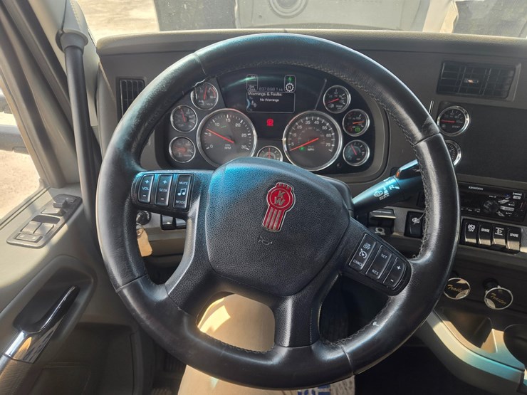 2019-kenworth-t680-image-59
