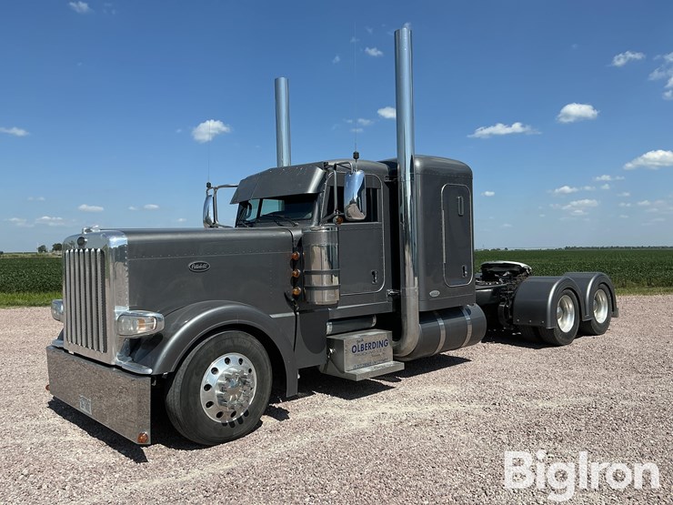 2012-peterbilt-389-image-1