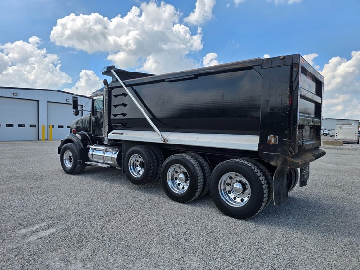2015-kenworth-t800-image-10