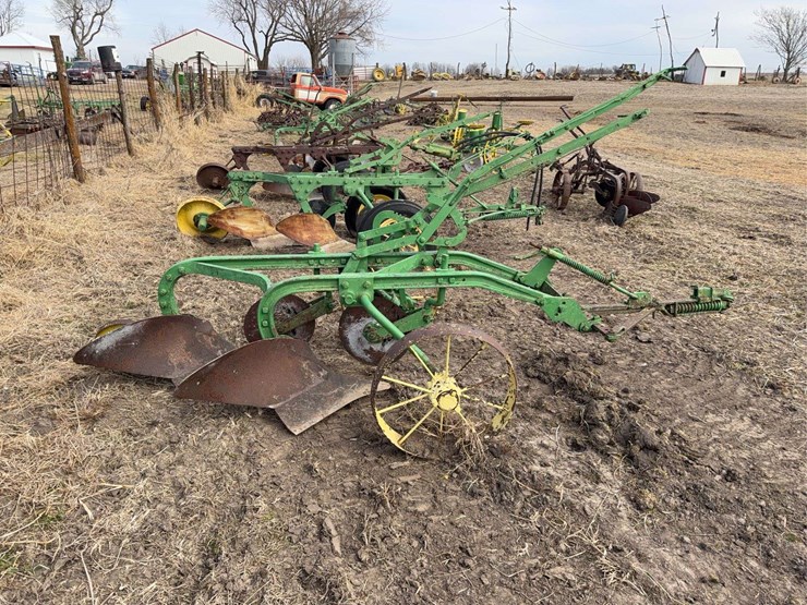 john-deere-pull-type-two-bottom-plow-image-6