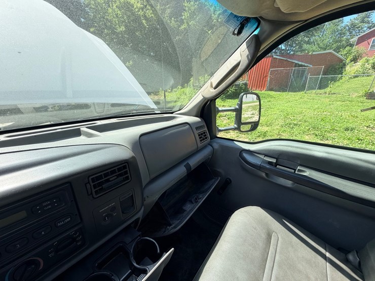 2003-ford-f550-image-49