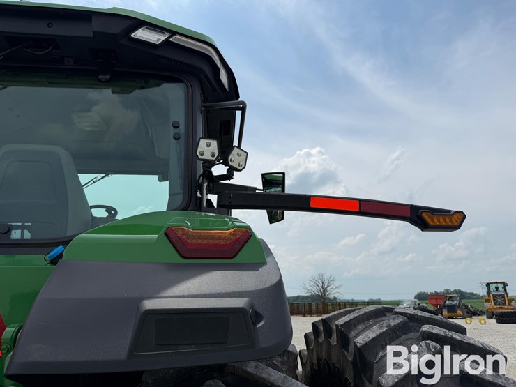 2025-john-deere-8r-370-image-17