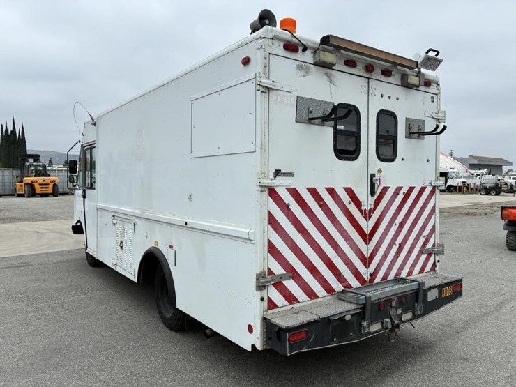 2002-workhorse-p42-image-4