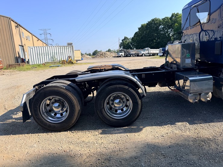 2021-peterbilt-579-image-41