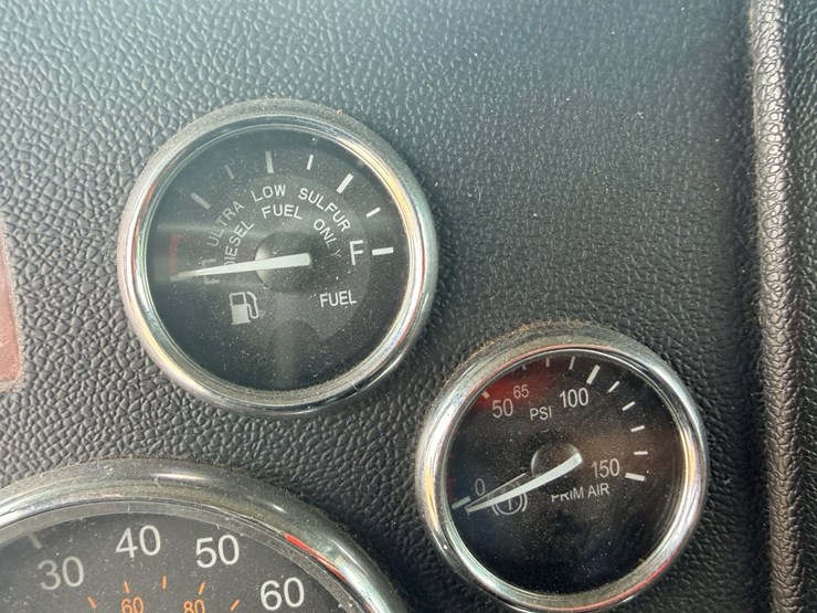 2013-peterbilt-388-image-54