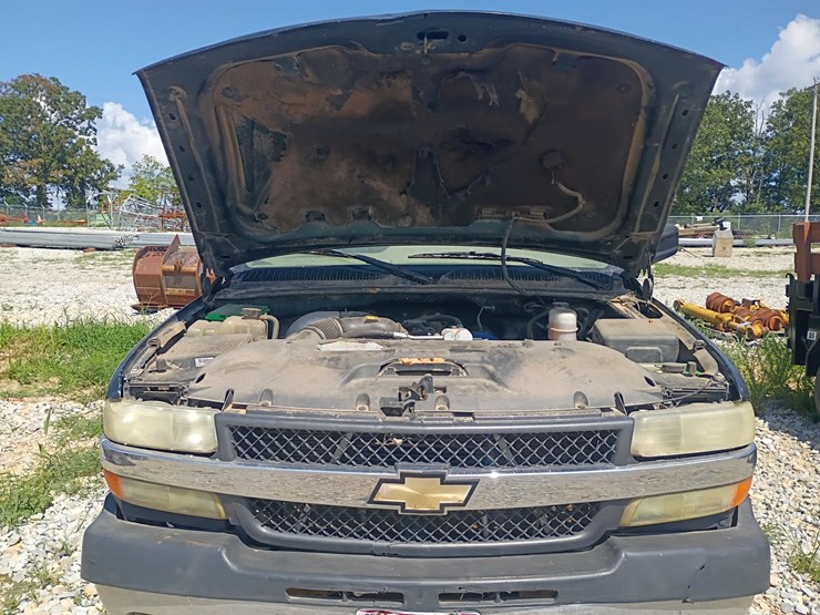 2001-chevrolet-silverado-3500-image-9