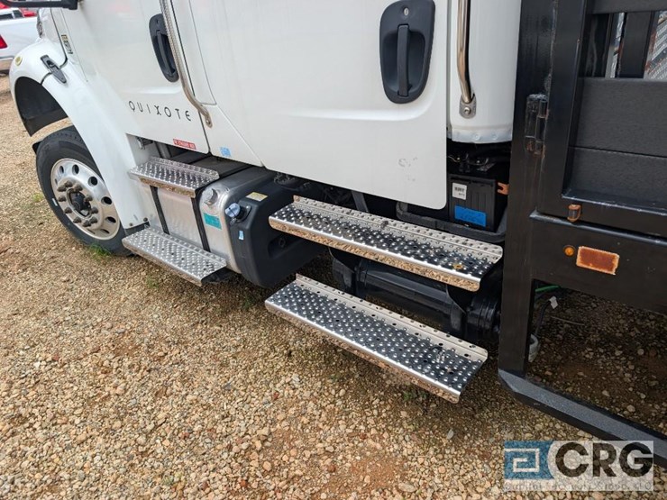 2018-freightliner-m2-stakebed-truck-image-4