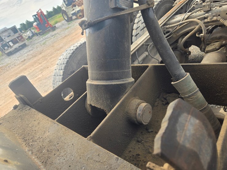 2011-kenworth-t700-image-34