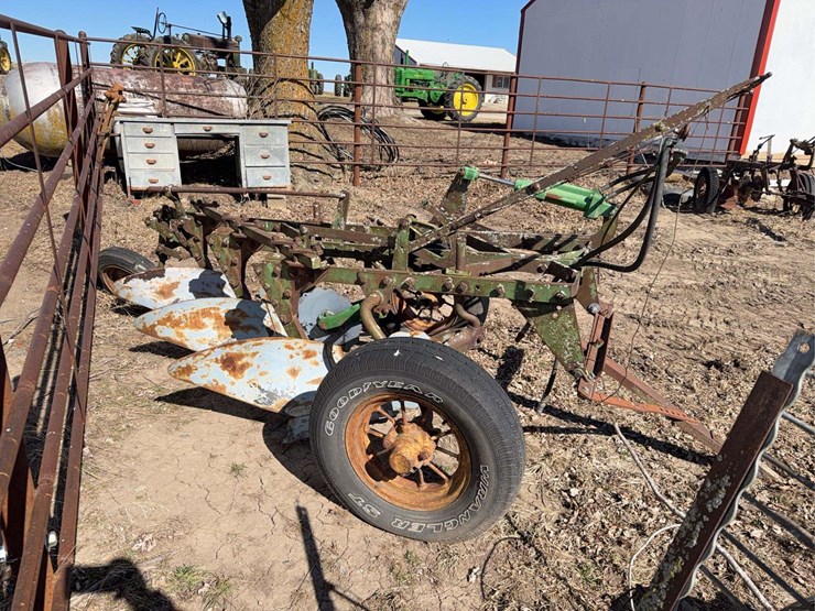 john-deere-no.-55-a-b-h-pull-type-three-bottom-plow-image-5