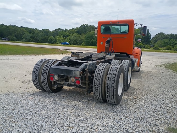 2012-peterbilt-384-image-8