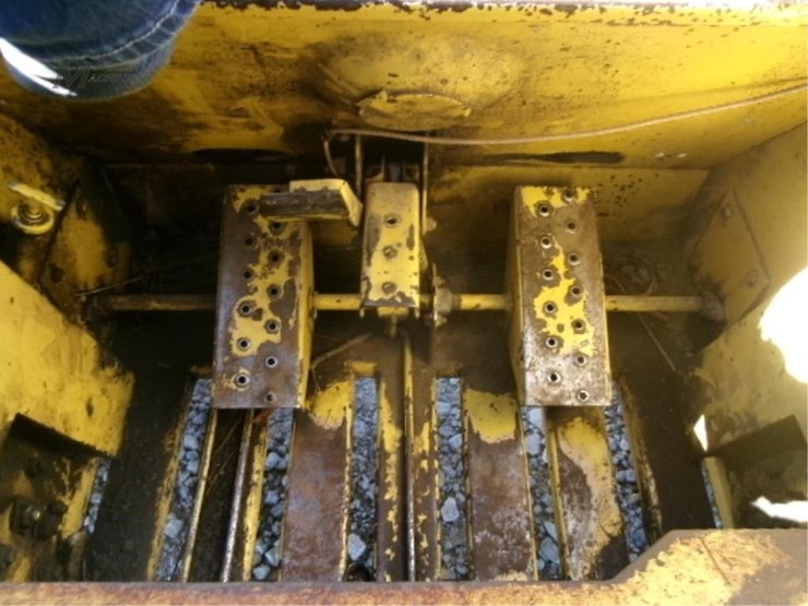 new-holland-l555-image-19