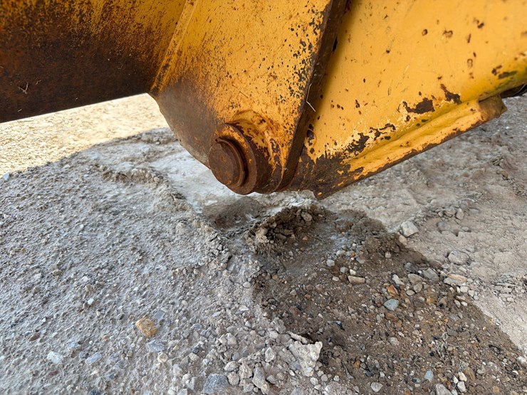 2000-deere-710d-image-51