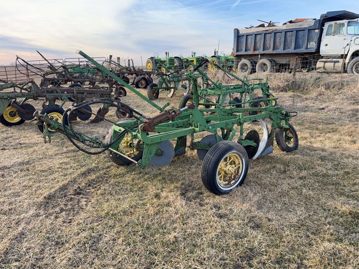 john-deere-pull-type-three-bottom-plow-image-7