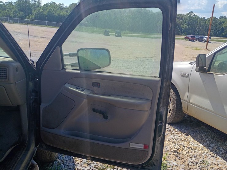 2001-chevrolet-silverado-3500-image-25