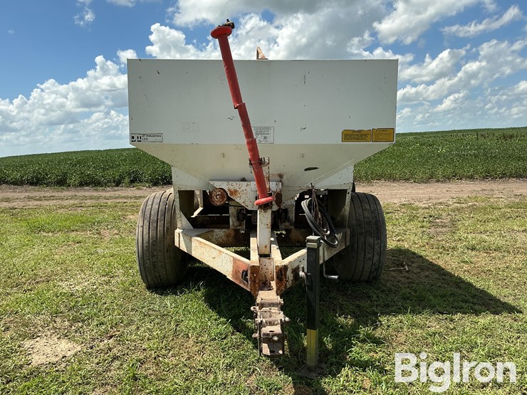 jt-pull-type-dry-fertilizer-spreader-image-2