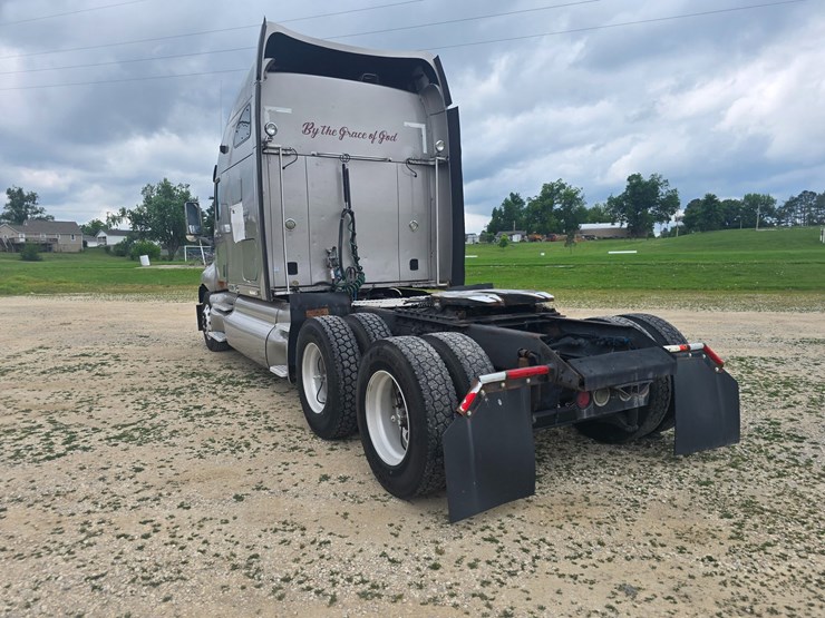 2010-kenworth-t2000-image-11
