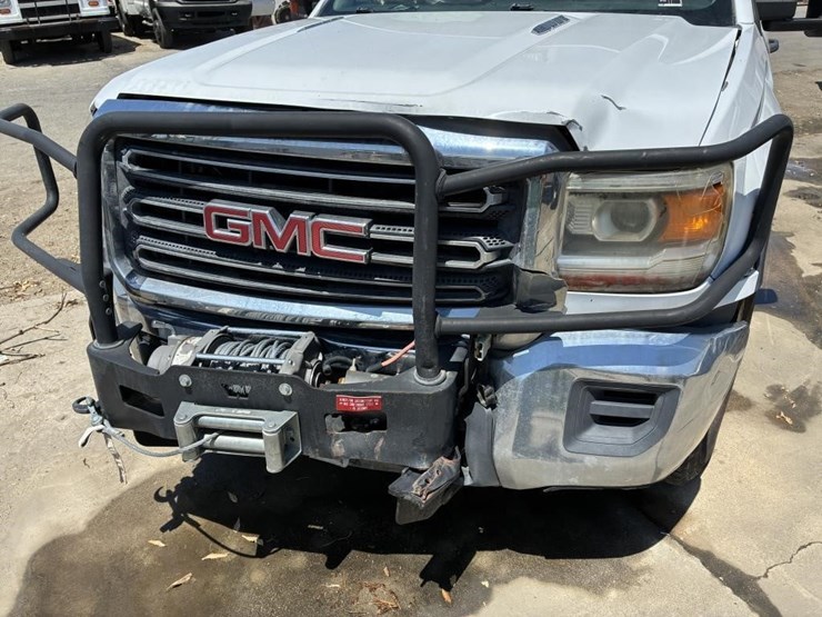 2015-gmc-3500hd-image-9