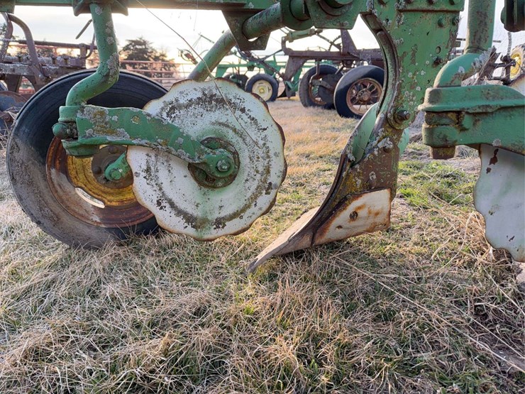 john-deere-pull-type-three-bottom-plow-image-21