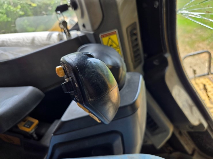 2019-caterpillar-d6-image-49