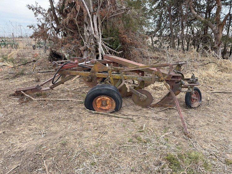 mccormick-pull-type-three-bottom-plow-image-2