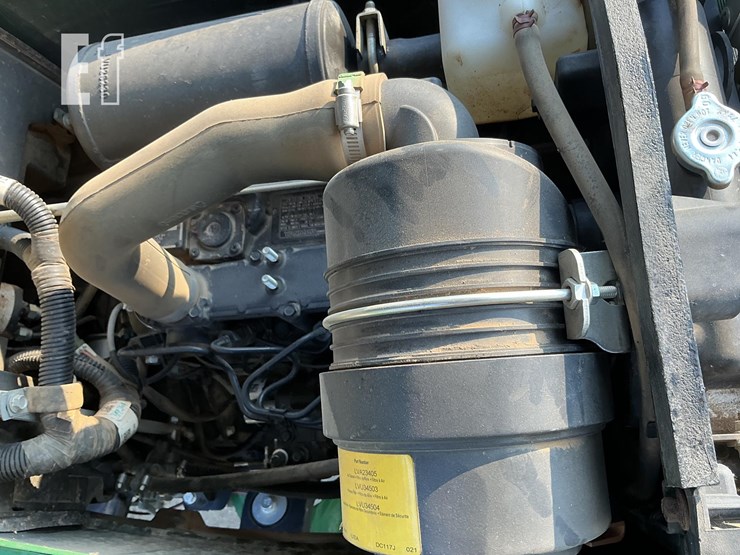 2018-john-deere-1025r-image-17