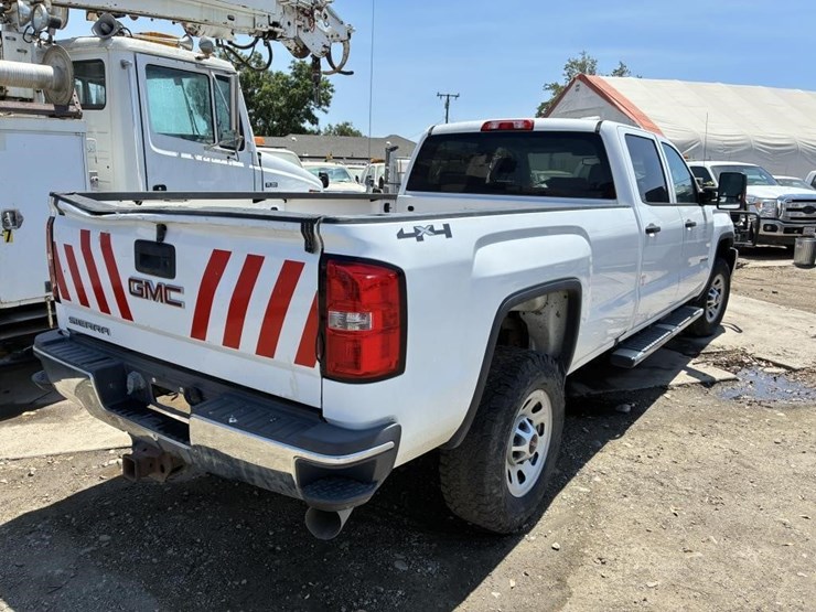 2015-gmc-3500hd-image-3