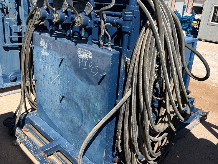 caterpillar-550-image-3