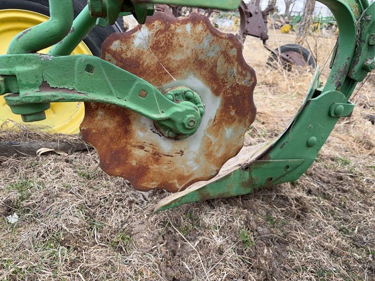 john-deere-pull-type-three-bottom-plow-image-11