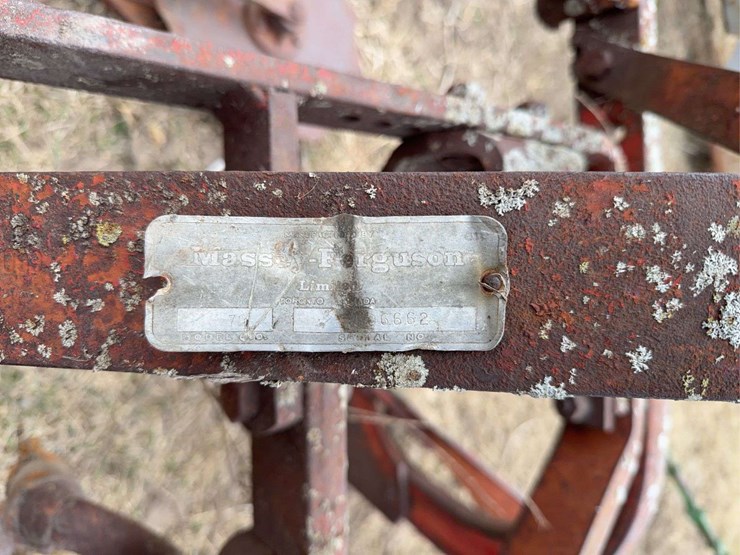 john-deere-pull-type-three-bottom-plow-image-17