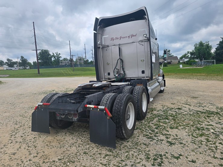 2010-kenworth-t2000-image-14