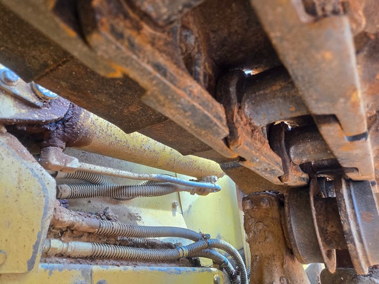 2005-caterpillar-d5n-xl-image-64