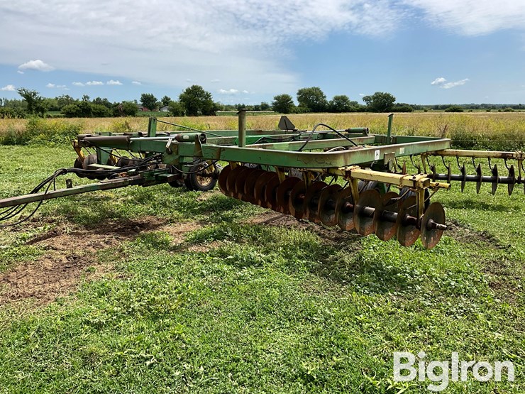 john-deere-220-image-9