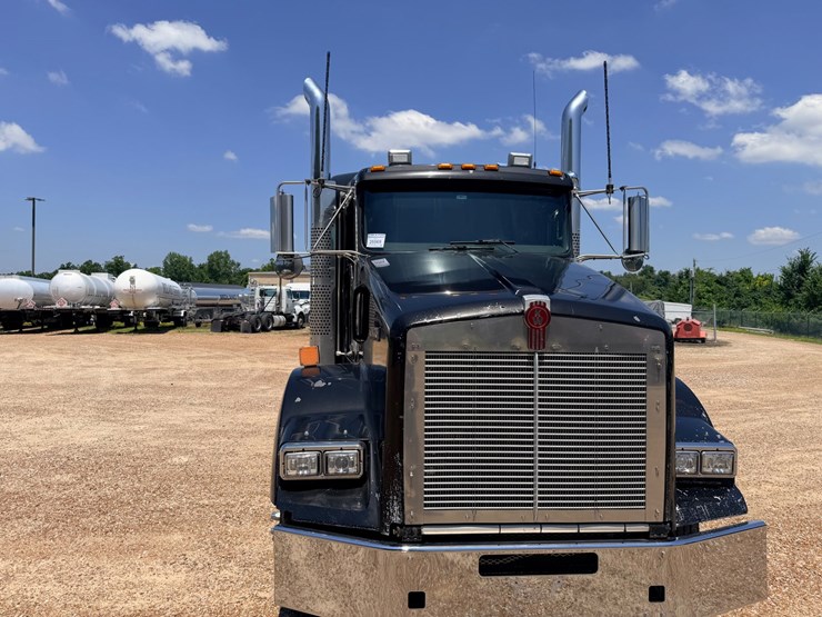 2010-kenworth-t800-image-29