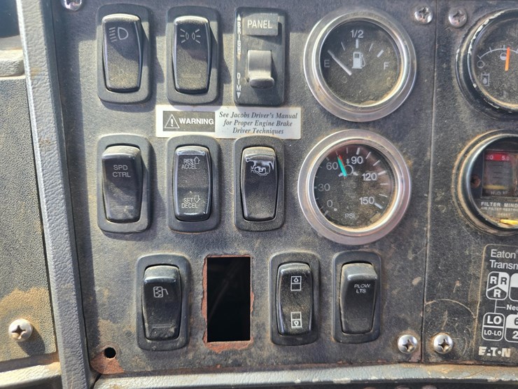 2002-mack-rd688s-image-113