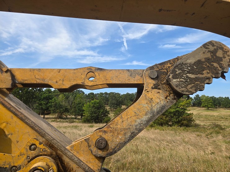 2019-caterpillar-320-image-89