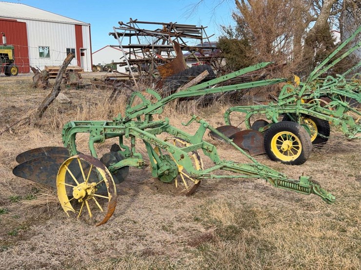 john-deere-pull-type-two-bottom-plow-image-1