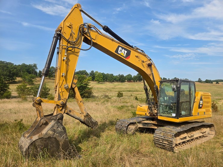 2019-caterpillar-320-image-2