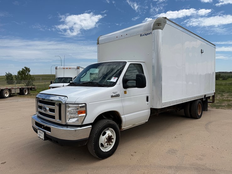 2018-ford-cargo-image-3