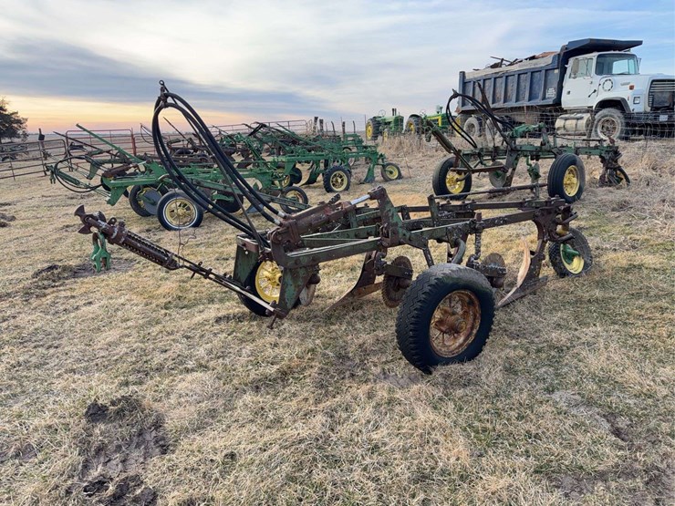 john-deere-pull-type-three-bottom-plow-image-7