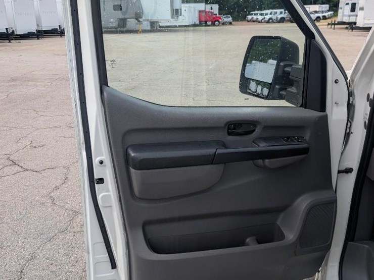 2013-nissan-nv3500-image-24