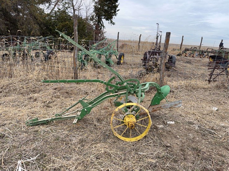 john-deere-one-bottom-plow-image-1