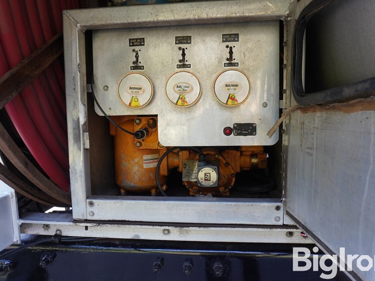 2004-peterbilt-330-image-20
