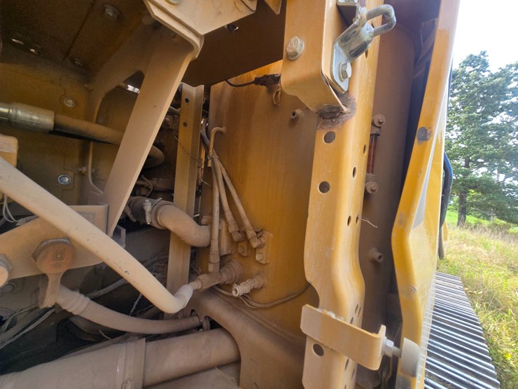 2019-caterpillar-320-image-40