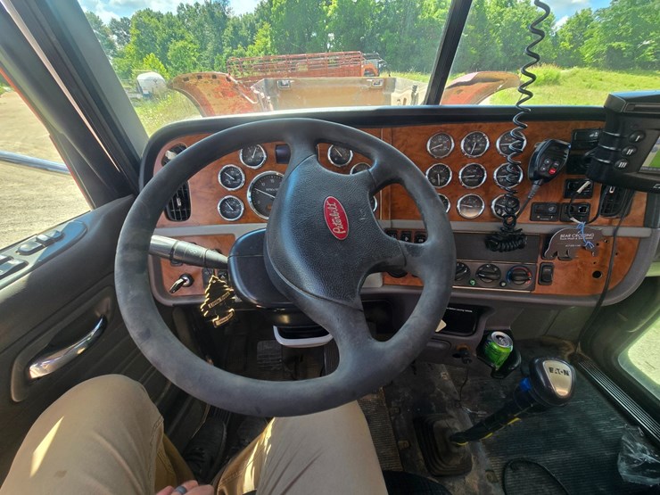 2009-peterbilt-367-image-55