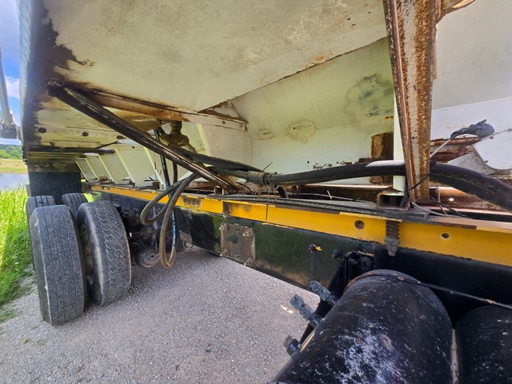 2009-peterbilt-367-image-81