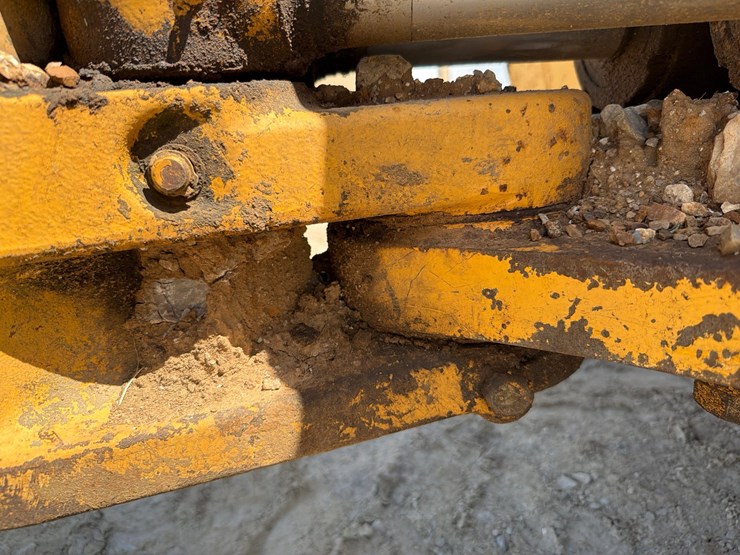 2000-deere-710d-image-85